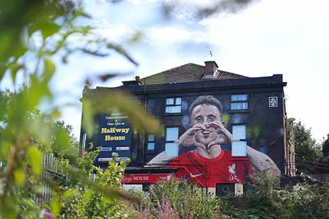 لافتة خاصة واحتفاء الجماهير.. ليفربول يُكرم ديوجو جوتا على أنفيلد